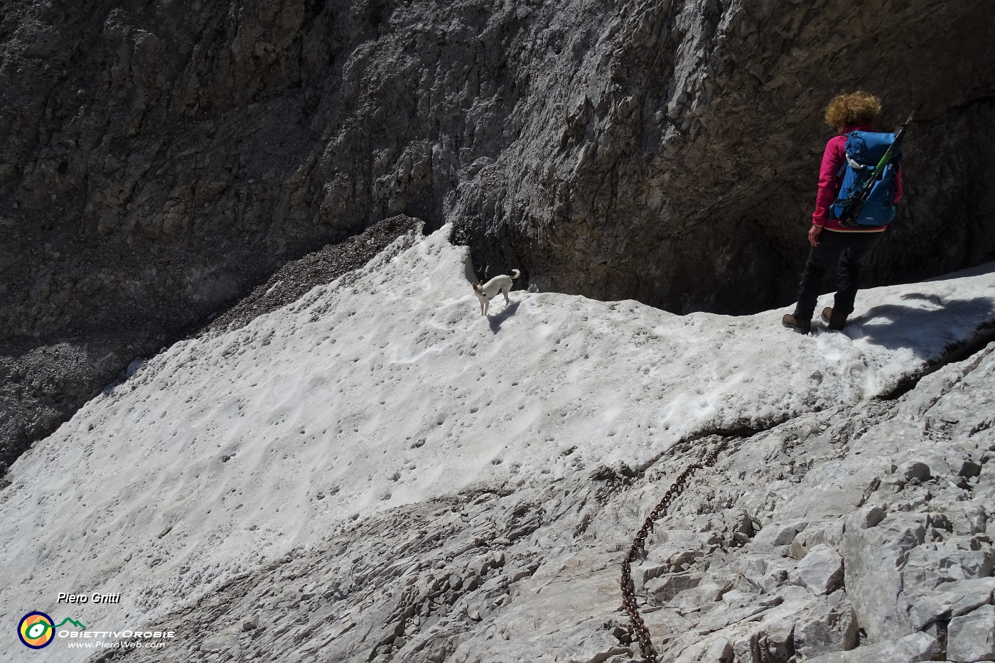 82 Tratto attrezzato con catena sotto la neve.JPG